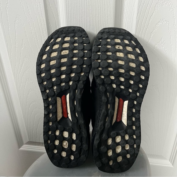 Adidas Ultraboost size 8.5 - Picture 6 of 6